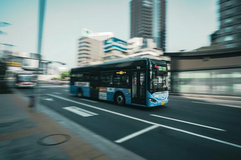 Sapnis par nokavētu autobusu: ko tas rosina pārdomāt