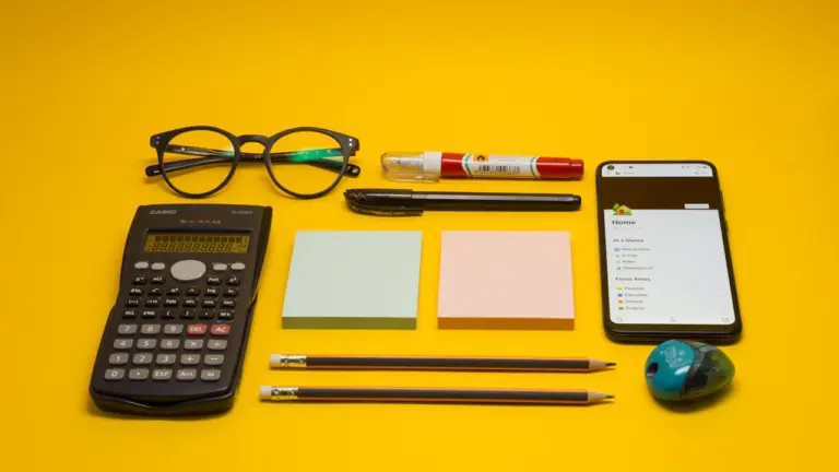 Telefoni 1.–6. klasē: ko nosaka likums un skola
