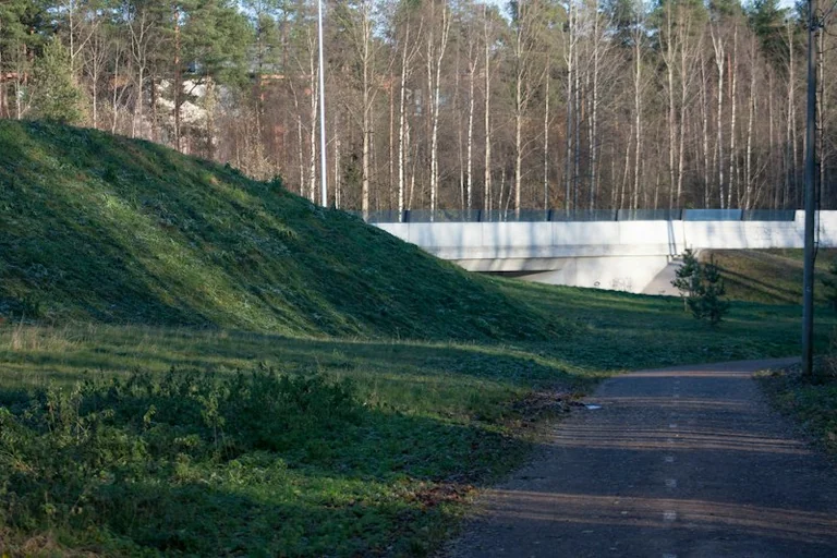 Austrumu pierobežā izbūvēti pirmie 4 km prettanku grāvju