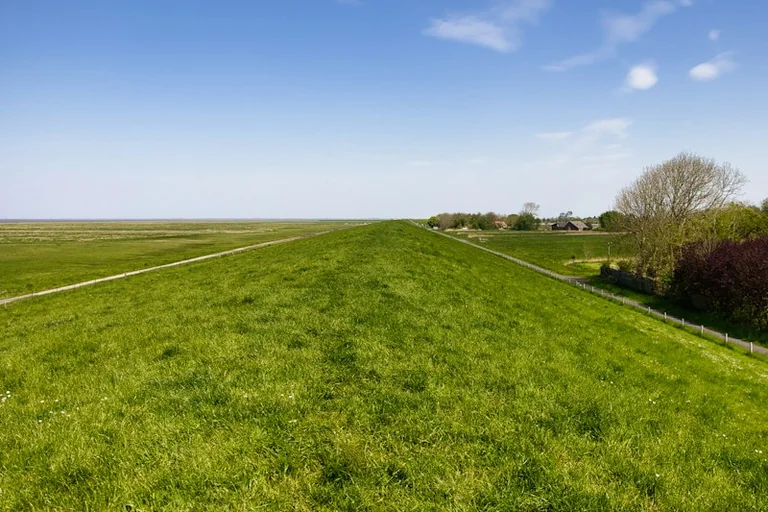 Austrumu pierobežā izbūvēti pirmie 4 km prettanku grāvju