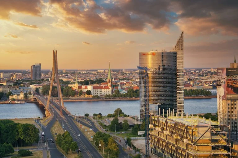 ES Digitālo pakalpojumu akts: kas mainīsies Latvijā no 2024. gada